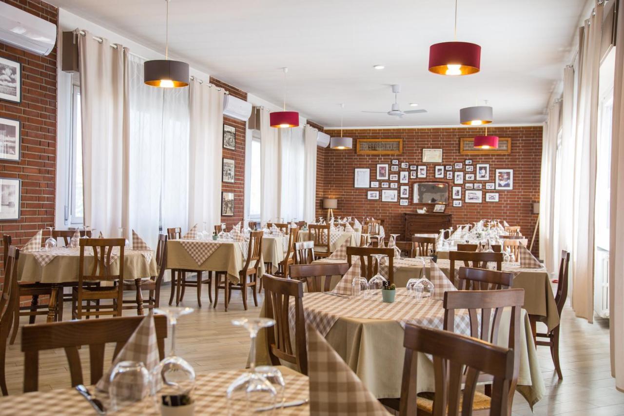 Locanda La Castellana Castello d'Agogna ภายนอก รูปภาพ